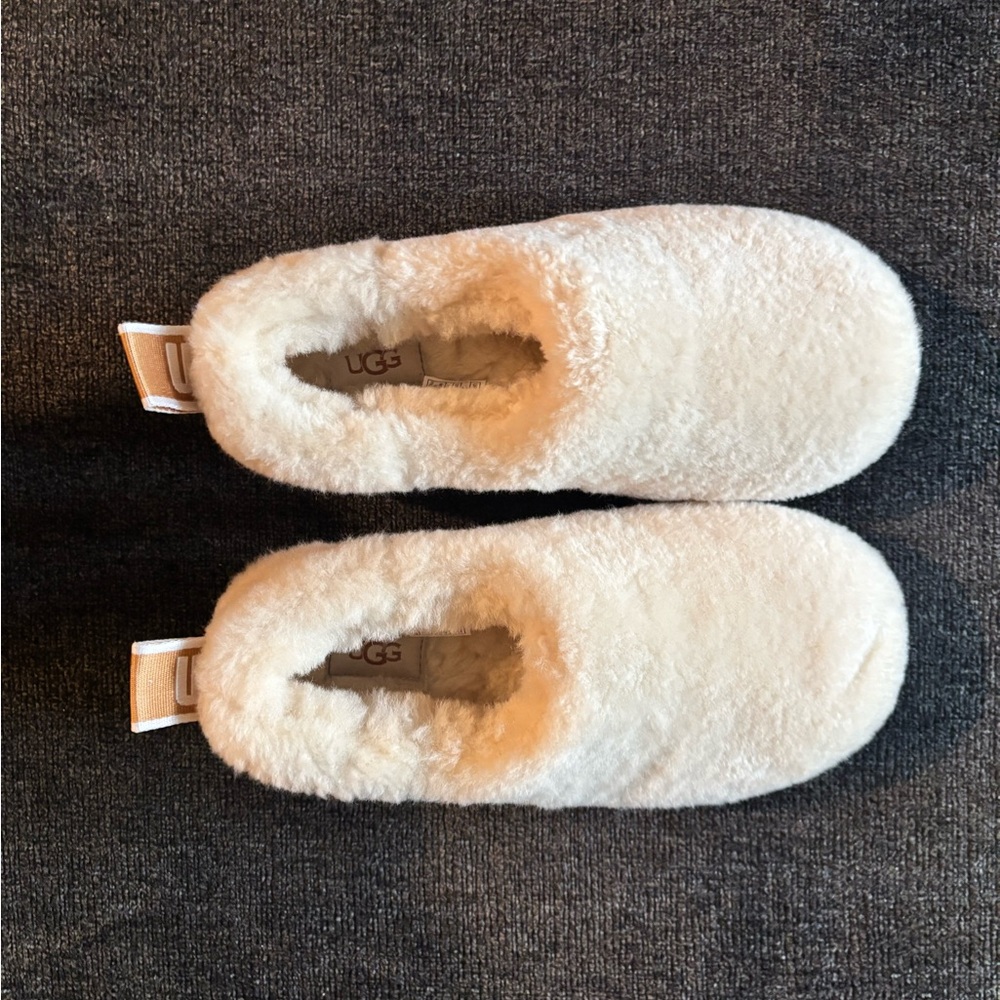 *NEW* UGG Cream Plush Slippers